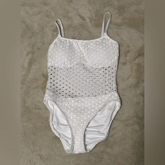 Carmen Marc Valvo Women's Crochet One-Piece Swimsuit NWOT - Picture 2 of 4